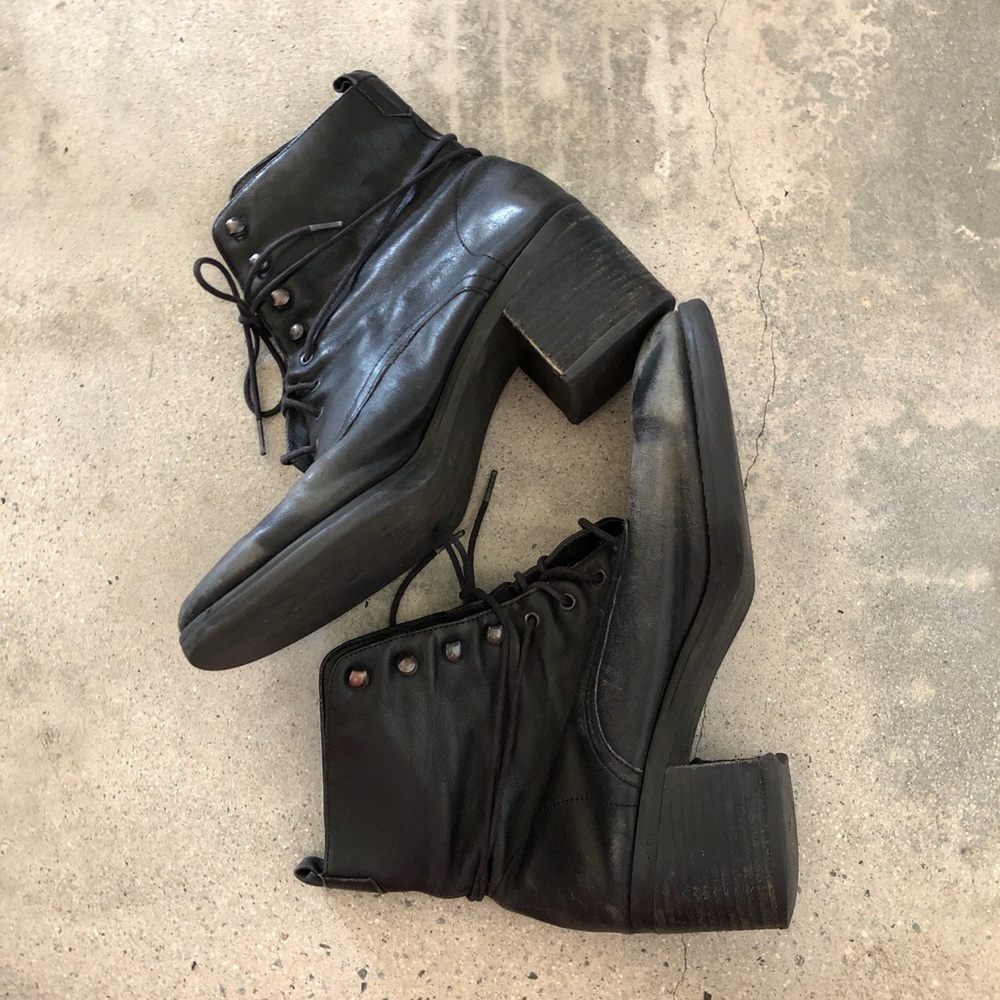 BLACK LEATHER BOOTS